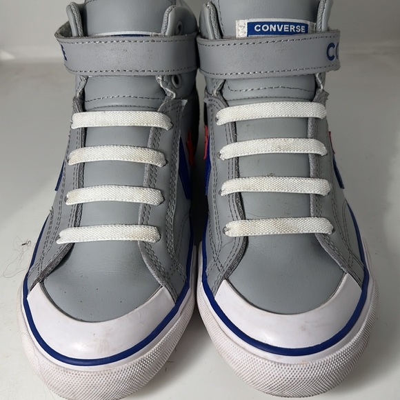 Girls Converse Junior Leather slip-on mid-tops. - Picture 2 of 7